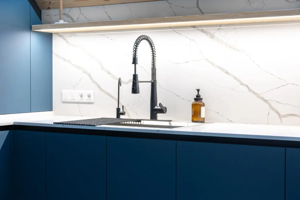 White Kitchen Backsplash: Clean, Bright & Timeless 1 White Kitchen Backsplash Ideas