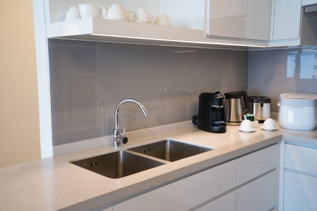 Best Countertop Colors for White Cabinets 1 Best Countertop Colors for White Cabinets